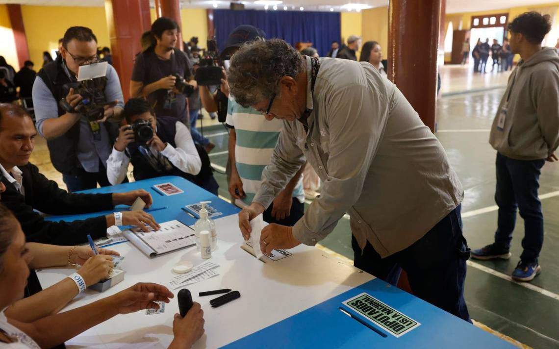 Guatemala cierra urnas e inicia conteo de votos en elecciones